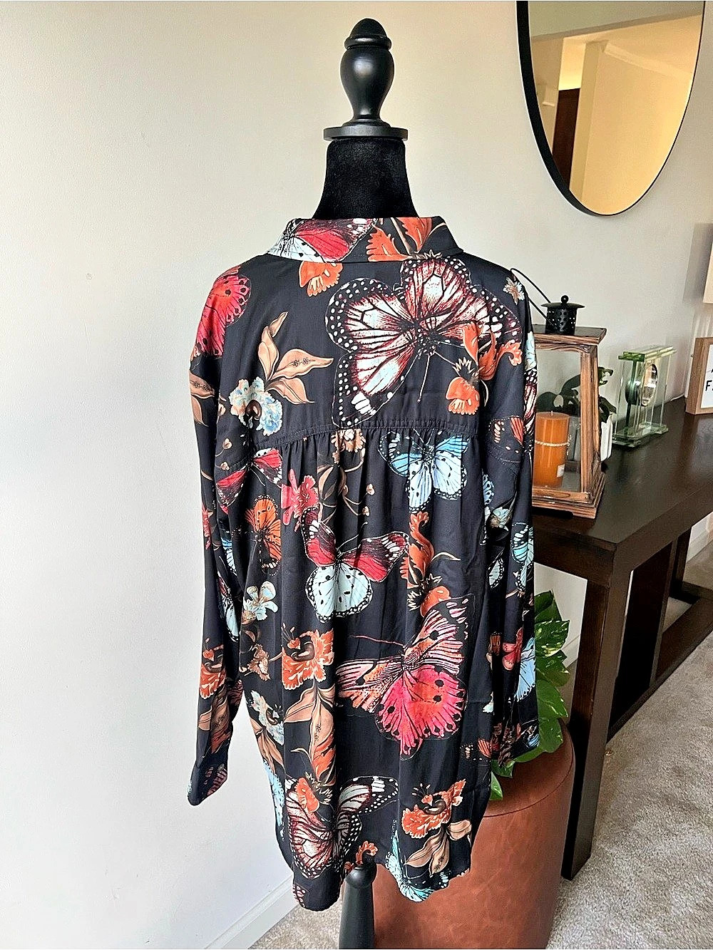 Anthropologie The Brielle Relaxed Buttondown Butterfly Print Blouse Oxford - Picture 2 of 5